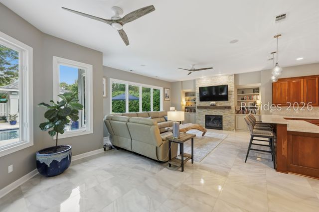5 Stonewall Cir, Hilton Head Island, SC 29926