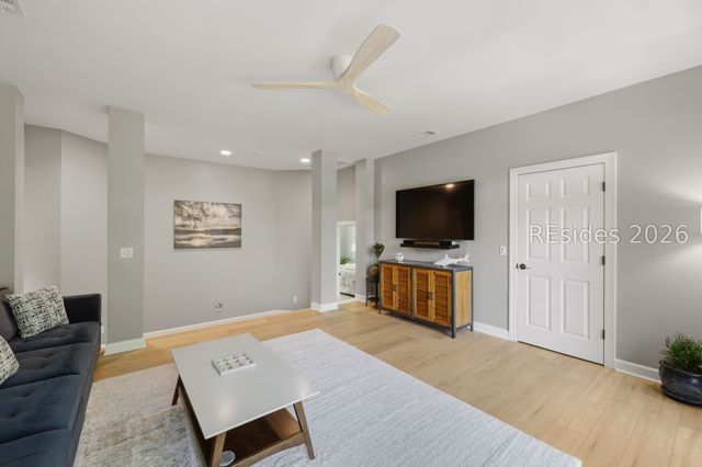 5 Stonewall Cir, Hilton Head Island, SC 29926