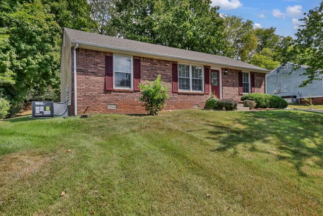 711 Green Valley Ct, Clarksville, TN 37042