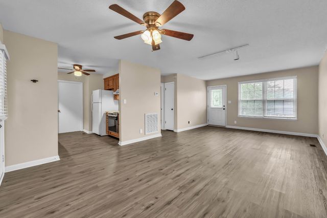 711 Green Valley Ct, Clarksville, TN 37042