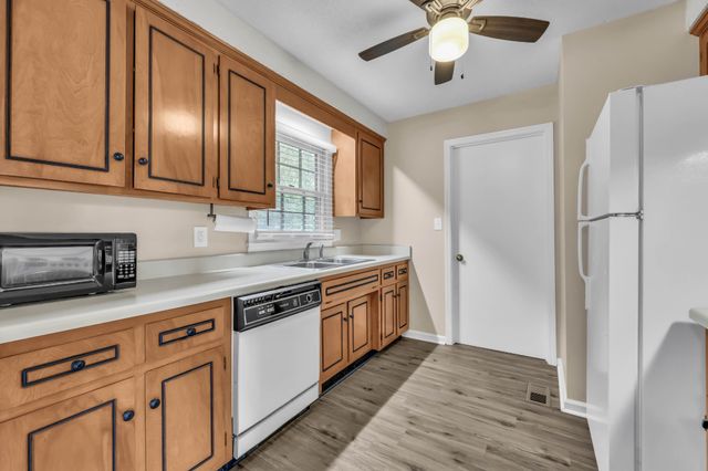 711 Green Valley Ct, Clarksville, TN 37042