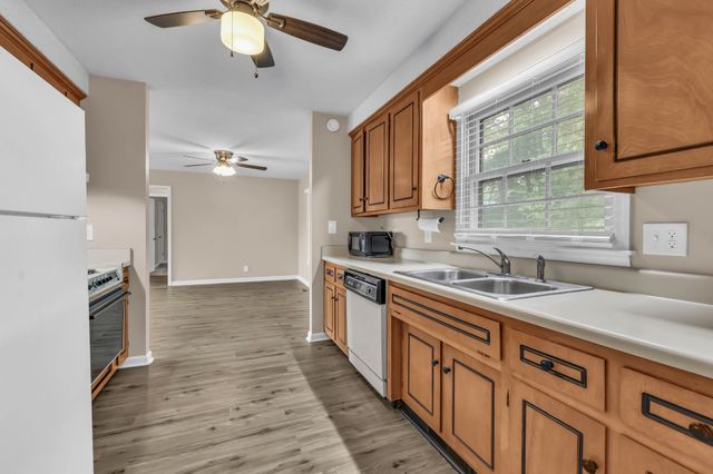 711 Green Valley Ct, Clarksville, TN 37042