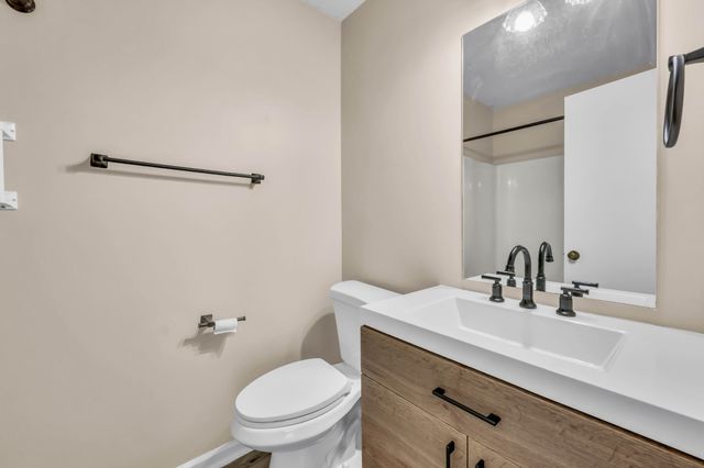 711 Green Valley Ct, Clarksville, TN 37042