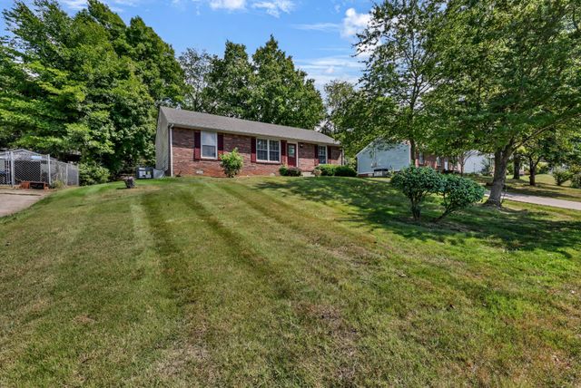 711 Green Valley Ct, Clarksville, TN 37042