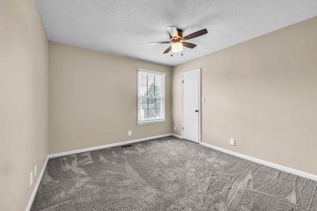 711 Green Valley Ct, Clarksville, TN 37042