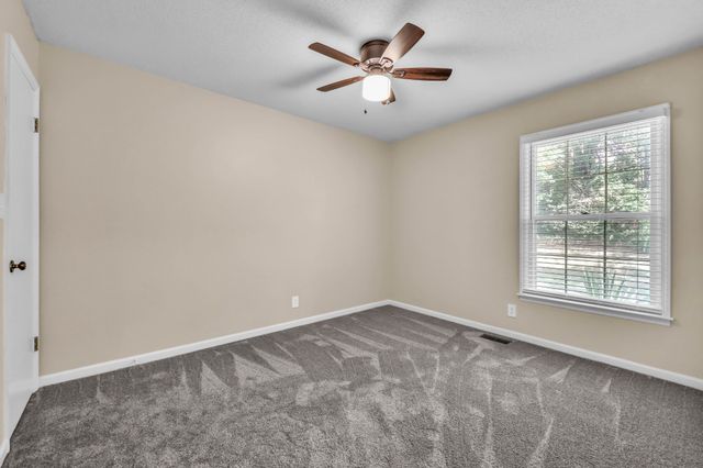 711 Green Valley Ct, Clarksville, TN 37042