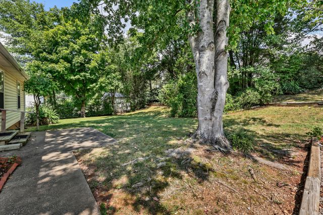 711 Green Valley Ct, Clarksville, TN 37042