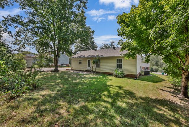 711 Green Valley Ct, Clarksville, TN 37042