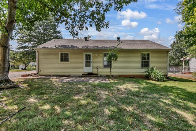 711 Green Valley Ct, Clarksville, TN 37042