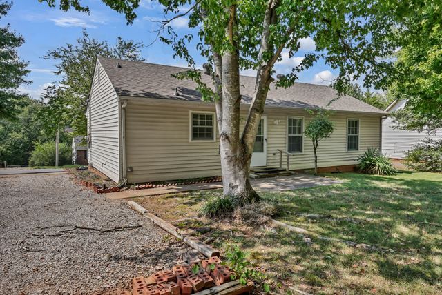 711 Green Valley Ct, Clarksville, TN 37042
