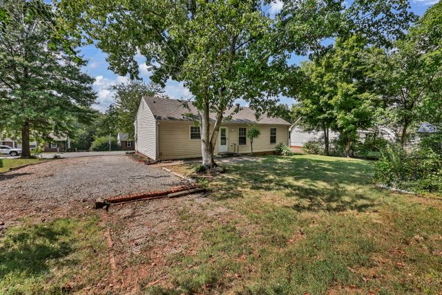 711 Green Valley Ct, Clarksville, TN 37042