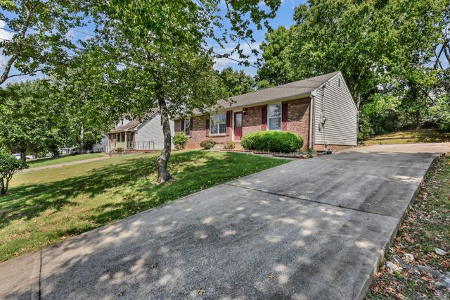 711 Green Valley Ct, Clarksville, TN 37042