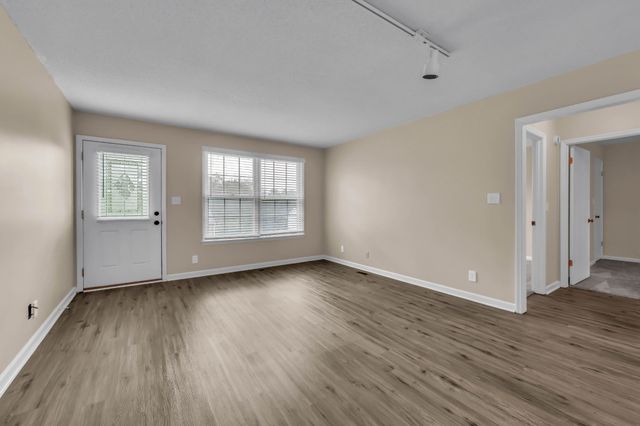 711 Green Valley Ct, Clarksville, TN 37042