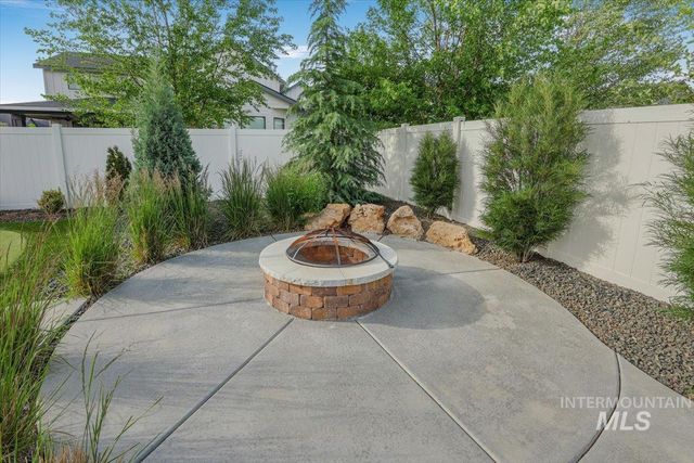 8448 W Brooks Dr, Boise, ID 83714