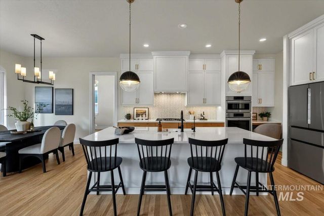 8448 W Brooks Dr, Boise, ID 83714