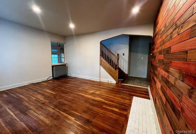 131 Goldenrod Avenue, Franklin Square, NY 11010