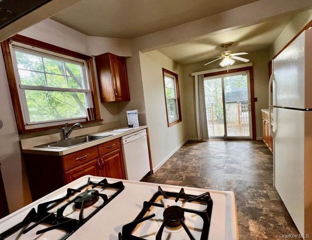 131 Goldenrod Avenue, Franklin Square, NY 11010