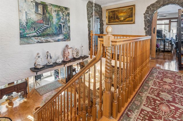 315 wynsum Avenue, Merrick, NY 11566