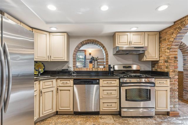 315 wynsum Avenue, Merrick, NY 11566