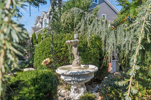 315 wynsum Avenue, Merrick, NY 11566