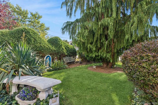 315 wynsum Avenue, Merrick, NY 11566