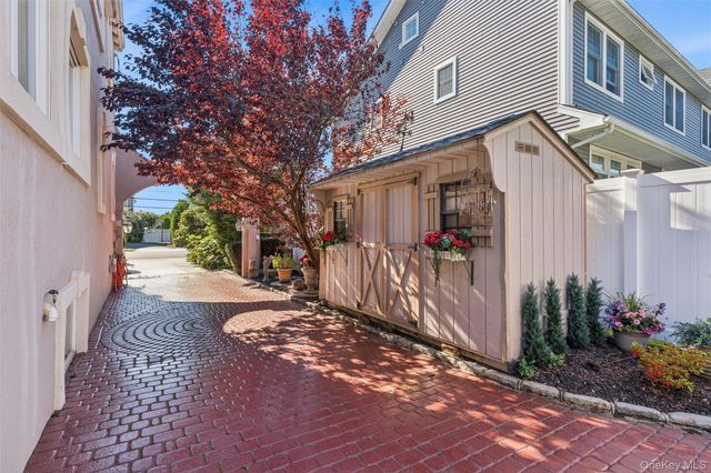 315 wynsum Avenue, Merrick, NY 11566