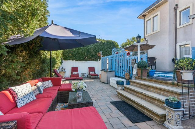 315 wynsum Avenue, Merrick, NY 11566