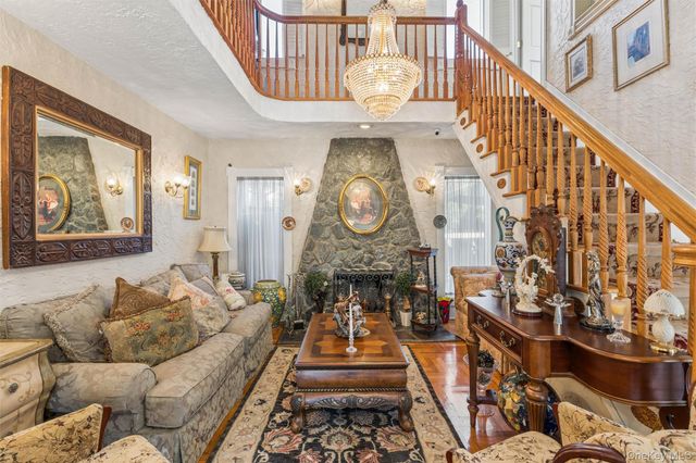 315 wynsum Avenue, Merrick, NY 11566