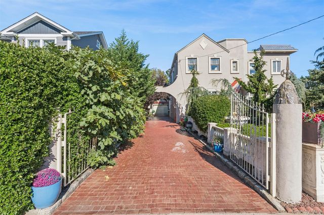 315 wynsum Avenue, Merrick, NY 11566