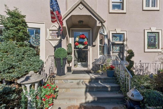 315 wynsum Avenue, Merrick, NY 11566