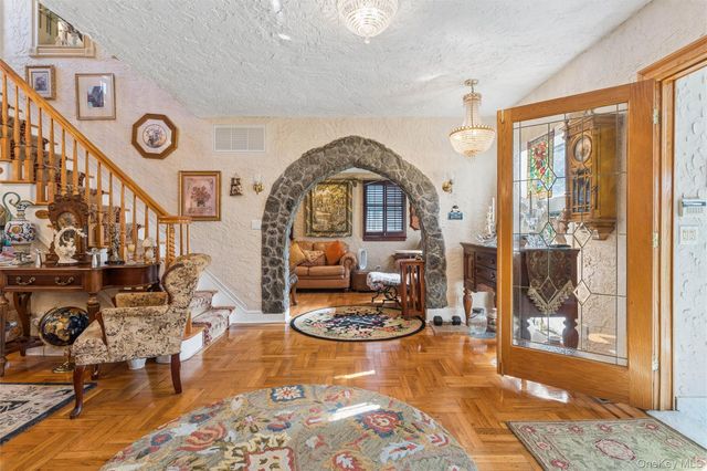 315 wynsum Avenue, Merrick, NY 11566