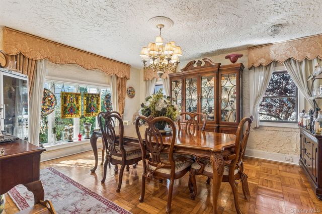 315 wynsum Avenue, Merrick, NY 11566