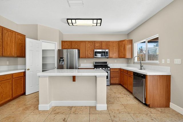 1619 7th St, Hughson, CA 95326