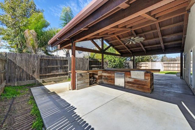 1619 7th St, Hughson, CA 95326