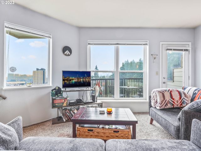 222 Nw UPTOWN Ter, Portland, OR 97210