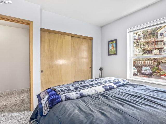222 Nw UPTOWN Ter, Portland, OR 97210