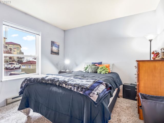 222 Nw UPTOWN Ter, Portland, OR 97210