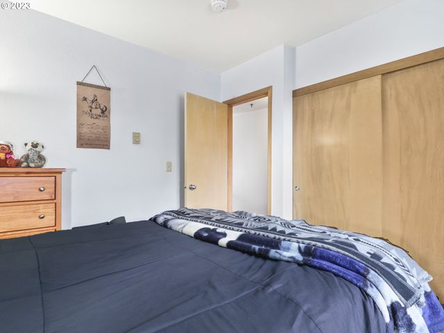 222 Nw UPTOWN Ter, Portland, OR 97210