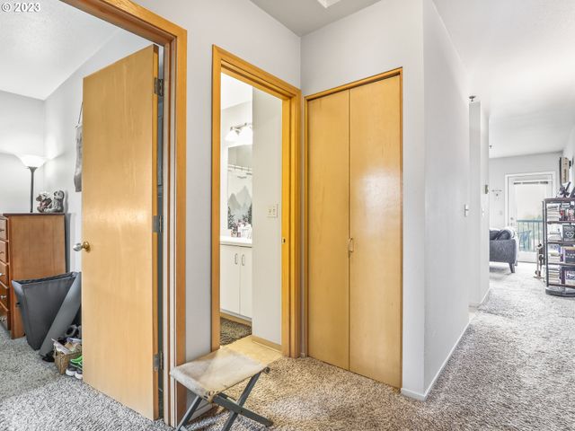 222 Nw UPTOWN Ter, Portland, OR 97210