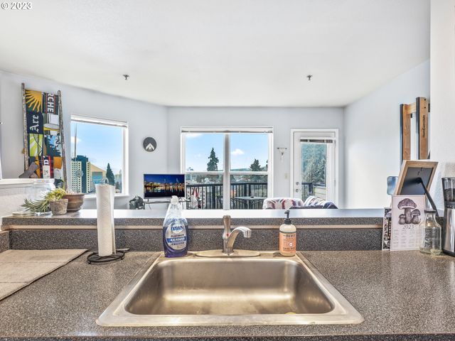 222 Nw UPTOWN Ter, Portland, OR 97210