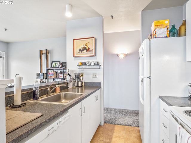 222 Nw UPTOWN Ter, Portland, OR 97210