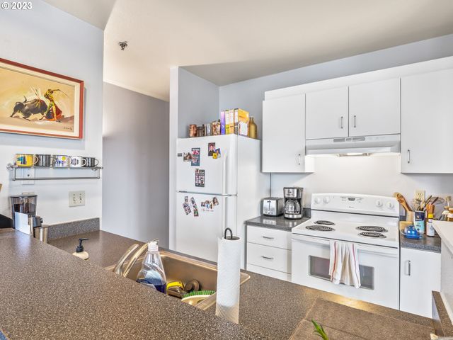 222 Nw UPTOWN Ter, Portland, OR 97210