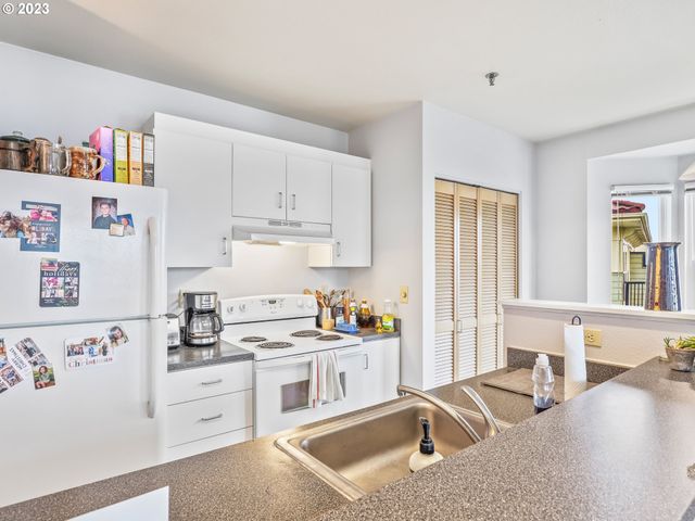 222 Nw UPTOWN Ter, Portland, OR 97210