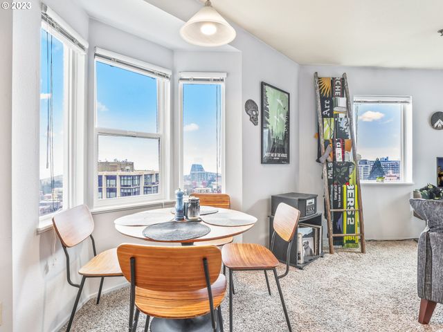 222 Nw UPTOWN Ter, Portland, OR 97210