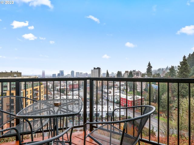 222 Nw UPTOWN Ter, Portland, OR 97210