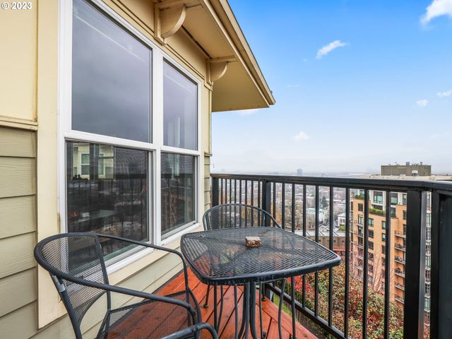222 Nw UPTOWN Ter, Portland, OR 97210
