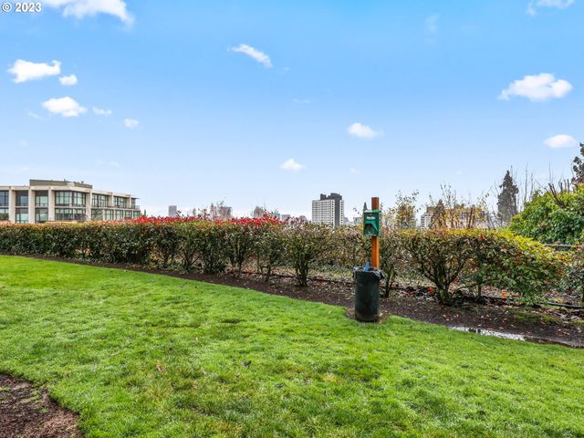 222 Nw UPTOWN Ter, Portland, OR 97210