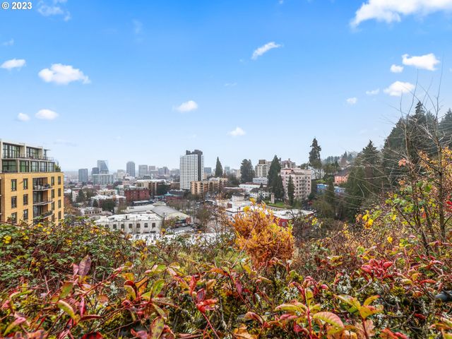 222 Nw UPTOWN Ter, Portland, OR 97210