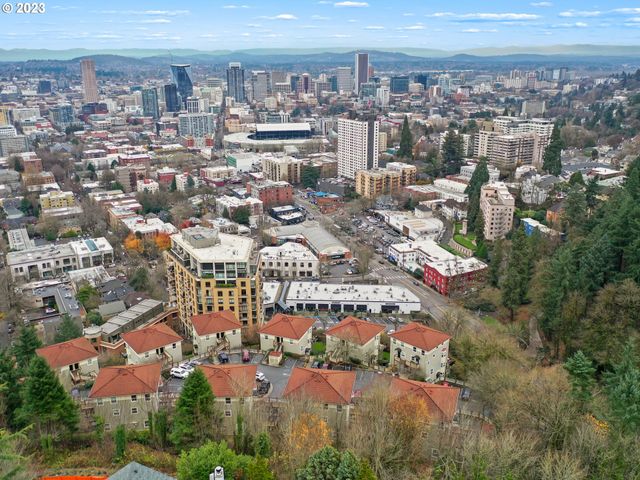 222 Nw UPTOWN Ter, Portland, OR 97210