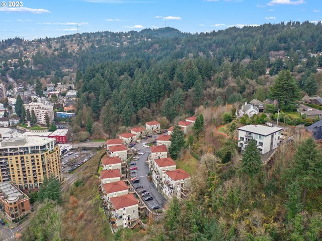 222 Nw UPTOWN Ter, Portland, OR 97210